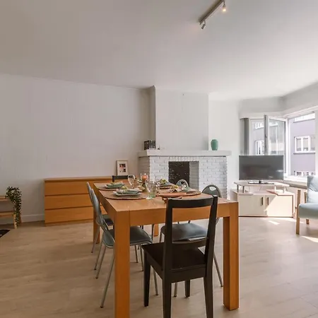 Spacious Two-bedroom Apartment *