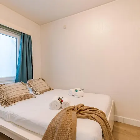 Spacious Two-bedroom Apartment *